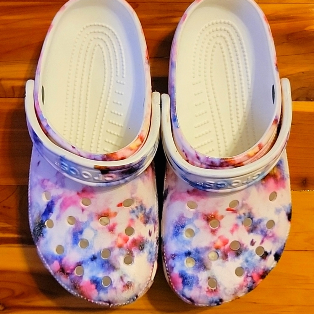 Crocs Tye Dye  W7- M5